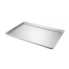 قالب کیک روشن و تیره چه تفاوتی با یکدیگر دارند؟پخت کیک با کدام قالب نتیجه بهتری دارد؟ 6 سینی پخت روشن