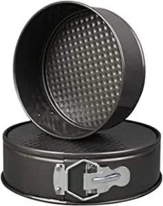 قالب کیک روشن و تیره چه تفاوتی با یکدیگر دارند؟پخت کیک با کدام قالب نتیجه بهتری دارد؟ 20 قالب کیک کمربندی