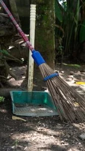 جارو و خاک انداز بیرون