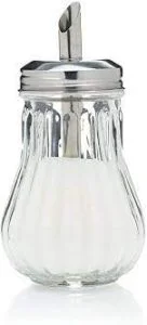 شکرپاش با درب تنظیم شونده چگونه به سهولت پاشیدن شکر کمک میکند؟ 2 شکرپاش