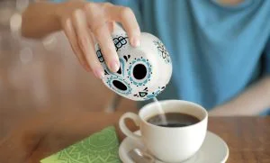 شکرپاش با درب تنظیم شونده چگونه به سهولت پاشیدن شکر کمک میکند؟ 20 شکرپاش